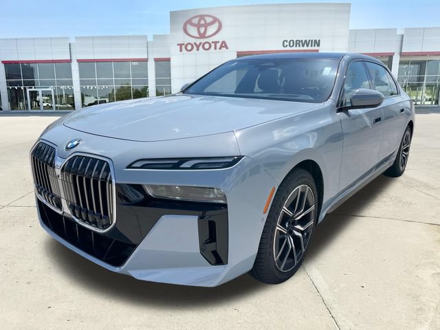 Used 2025 BMW 740i xDrive AWD/4WD image 7