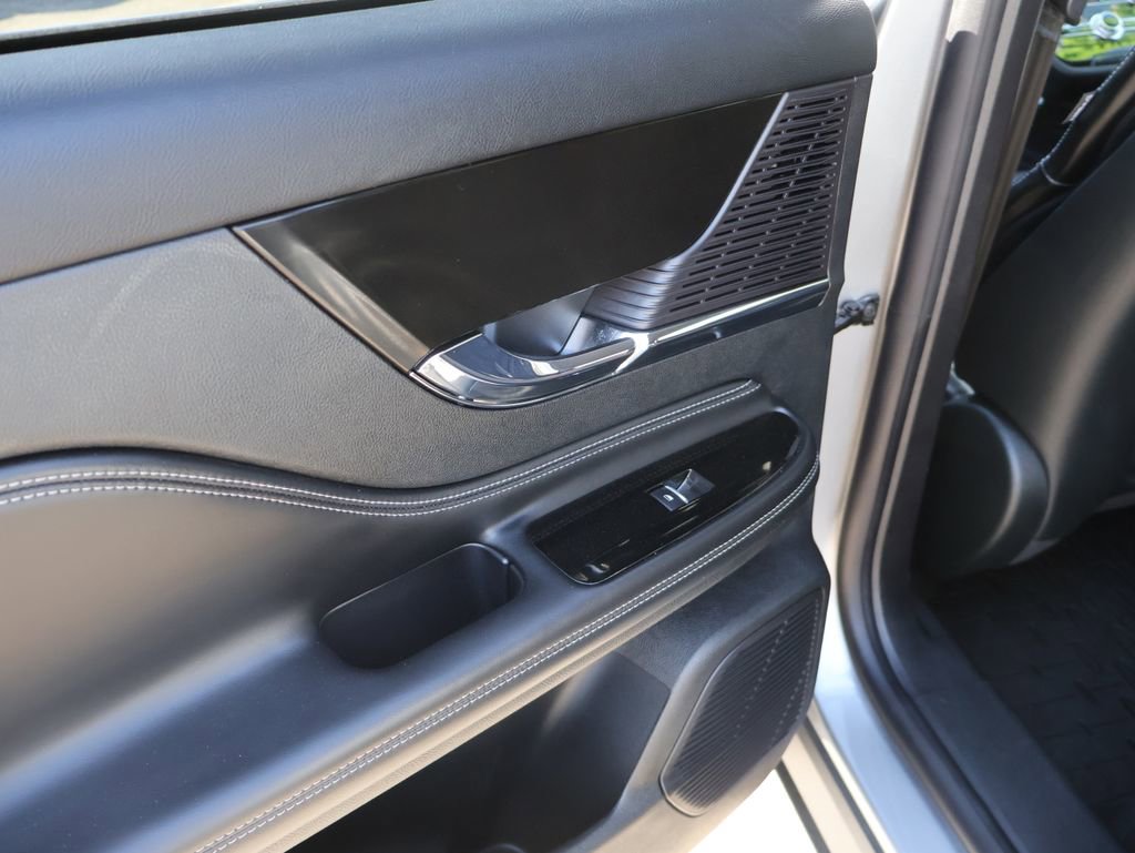 Used 2022 Lincoln Corsair Reserve w/ Equipment Group 201A image 11