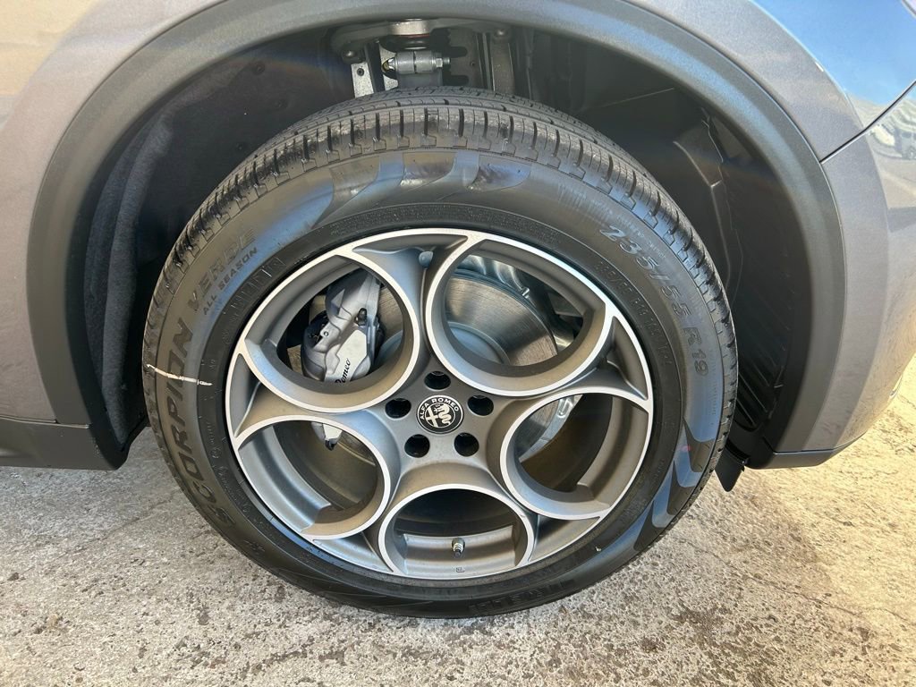 New 2025 Alfa Romeo Stelvio Sprint w/ Convenience Package image 5