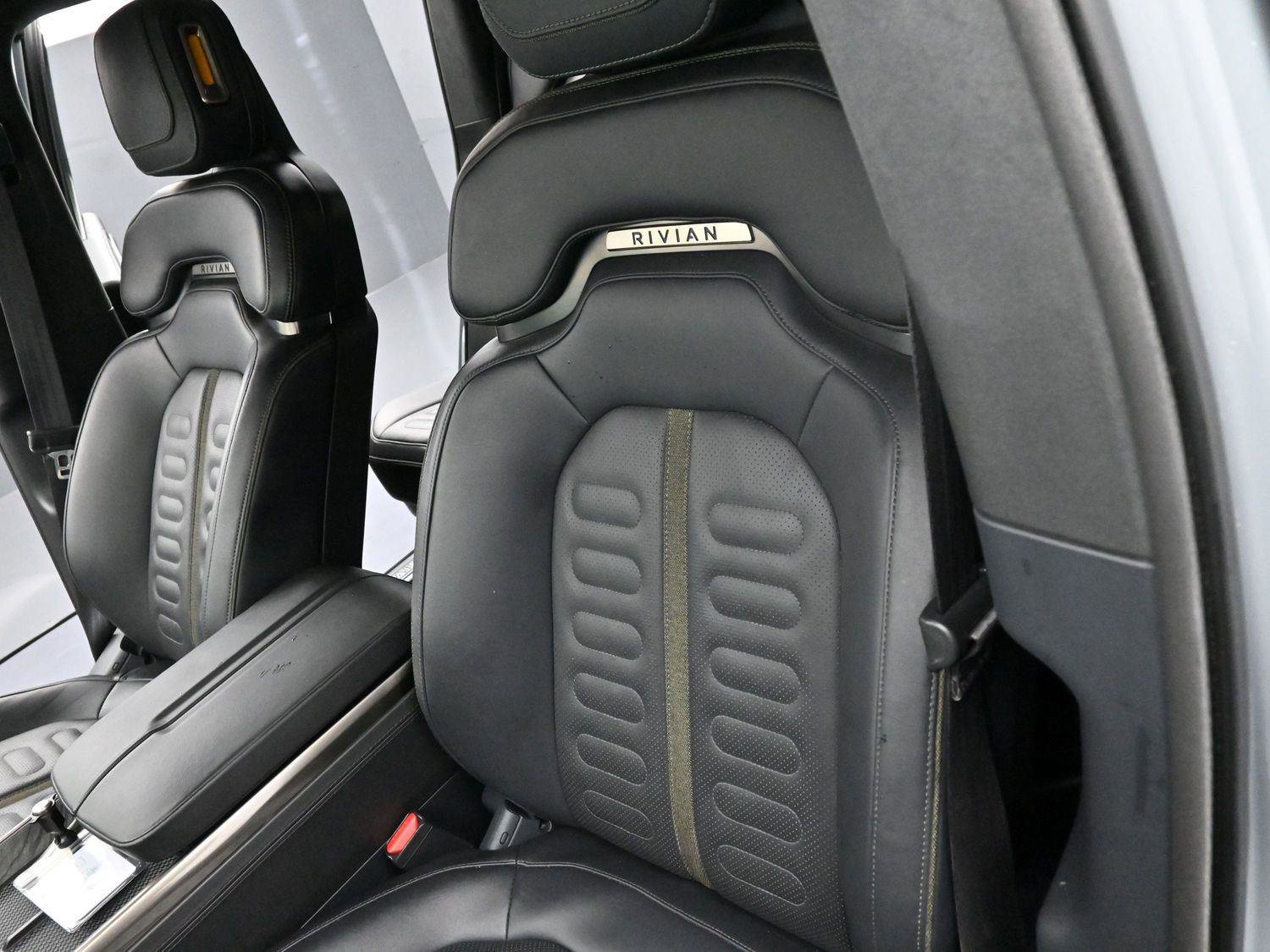 Used 2022 Rivian R1T Adventure image 13