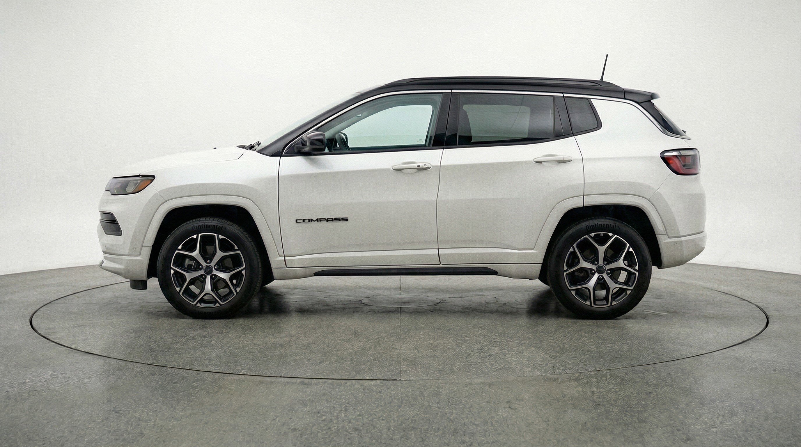 Used 2025 Jeep Compass Limited image 5