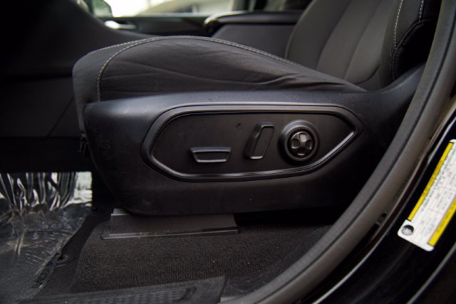 Used 2024 Jeep Grand Cherokee L Laredo RWD image 18