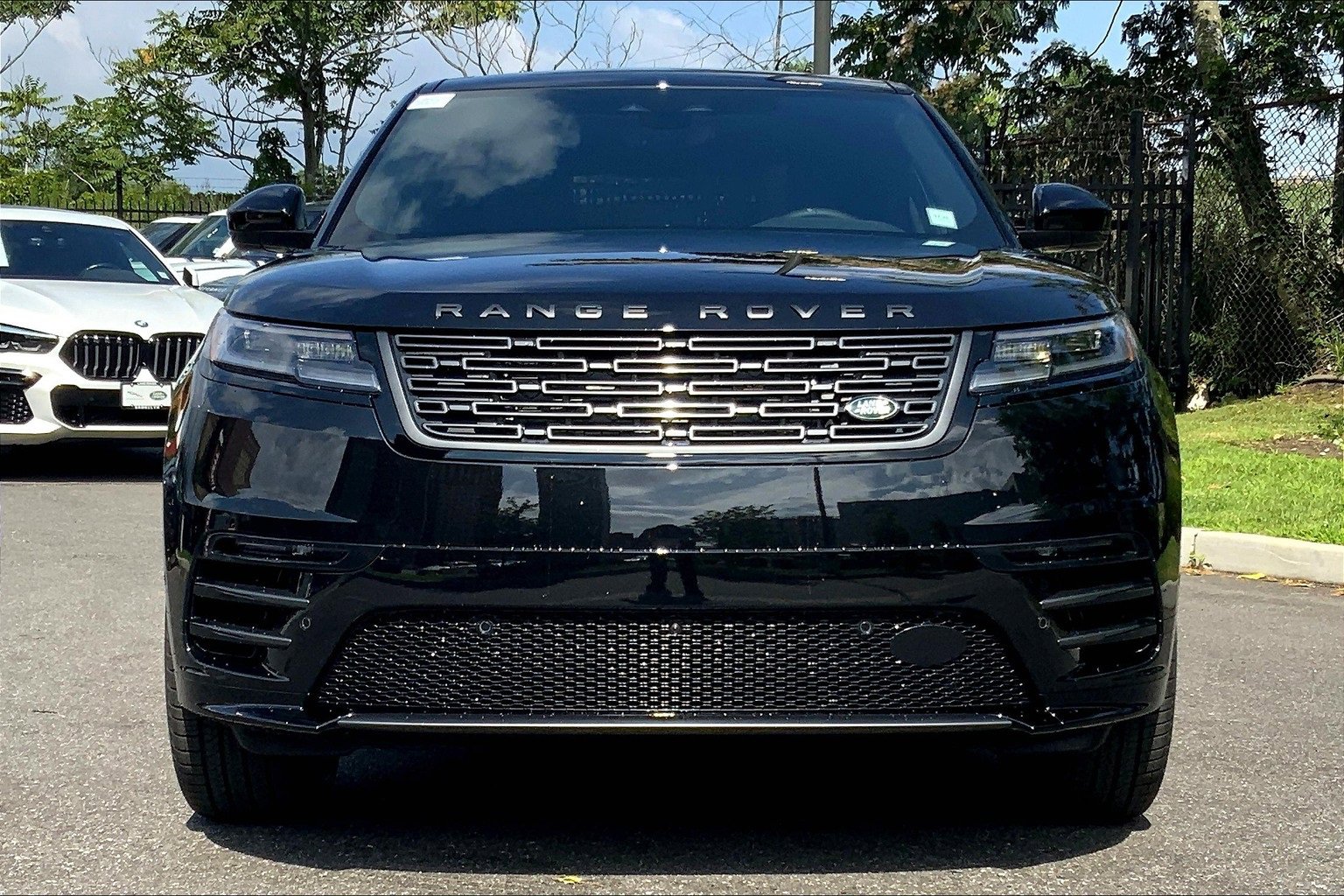 New 2026 Land Rover Range Rover Velar Dynamic SE image 3