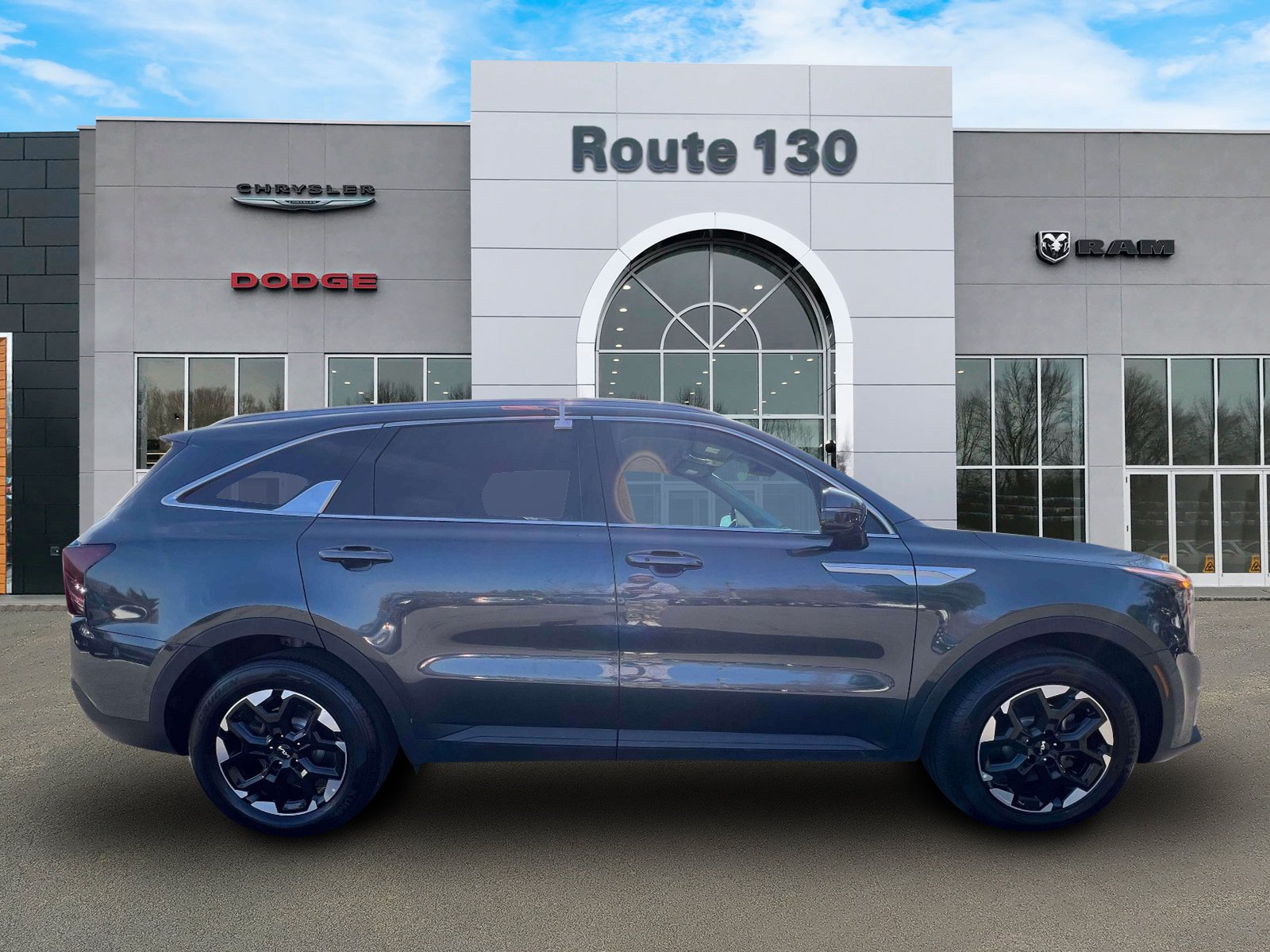 Used 2024 Kia Sorento S FWD image 6