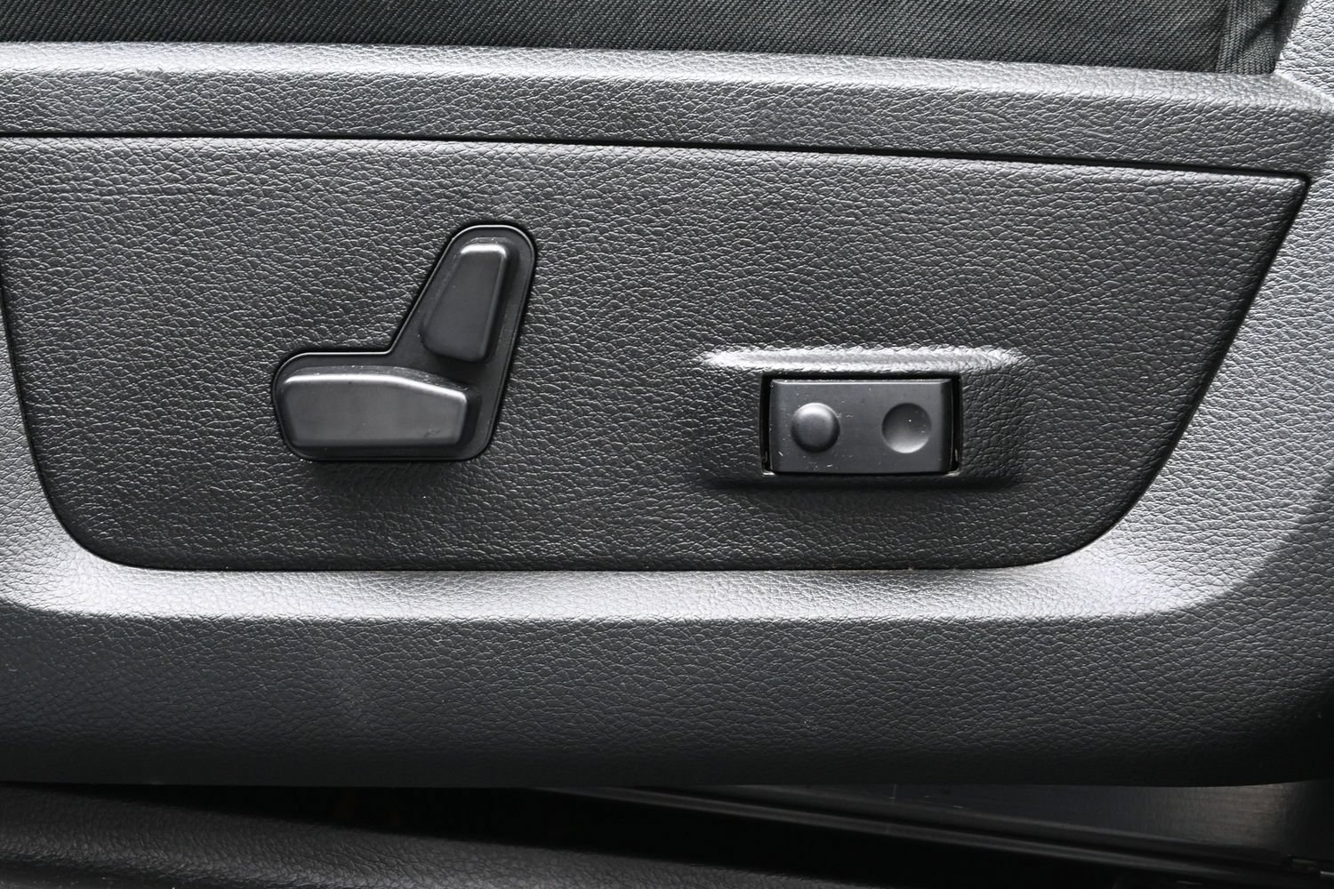 Used 2025 RAM 3500 Laramie w/ Night Edition AWD/4WD image 10