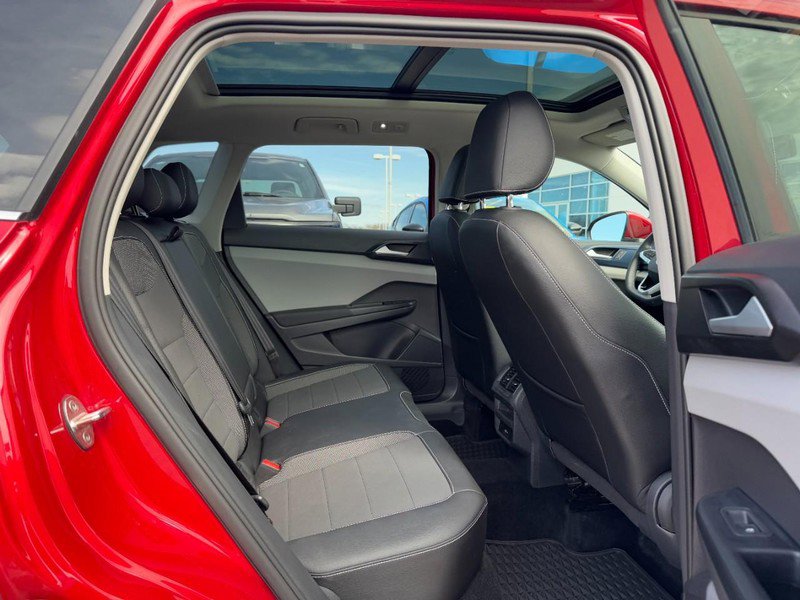 Used 2022 Volkswagen Taos SE image 10