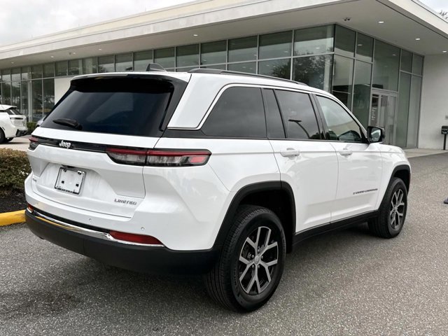 Used 2024 Jeep Grand Cherokee Limited AWD/4WD image 3
