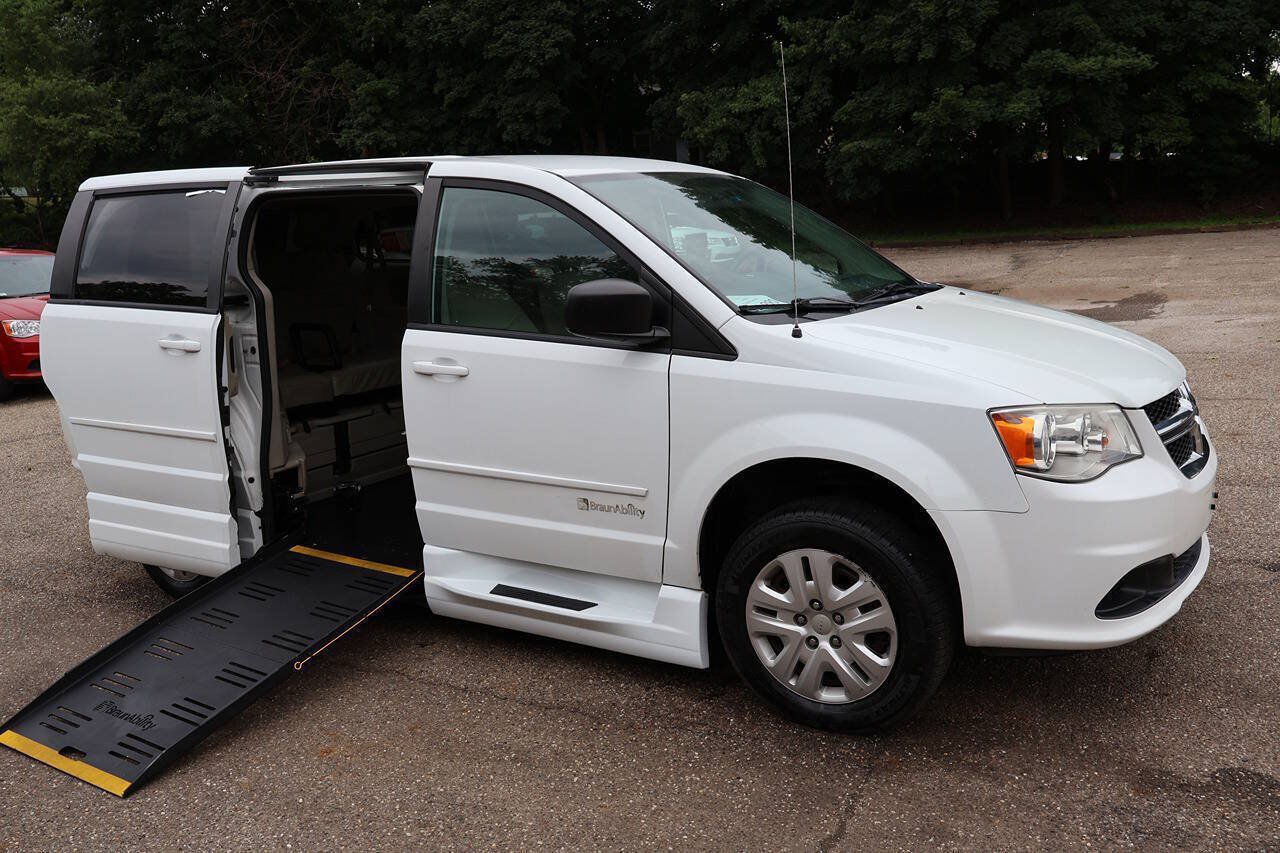 Used 2017 Dodge Grand Caravan SE w/ Power Window Group FWD image 1