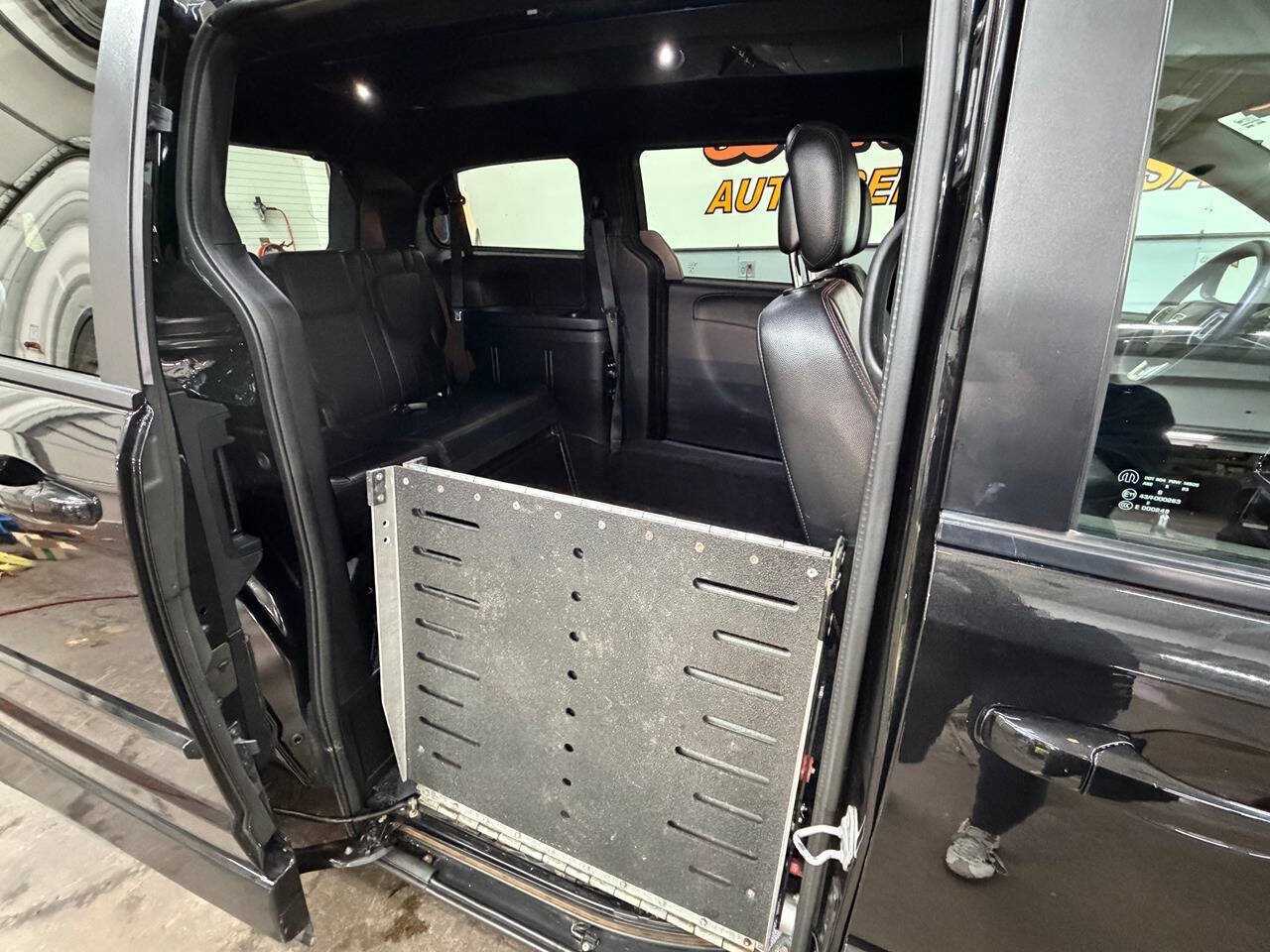 Used 2015 Dodge Grand Caravan R/T FWD image 15