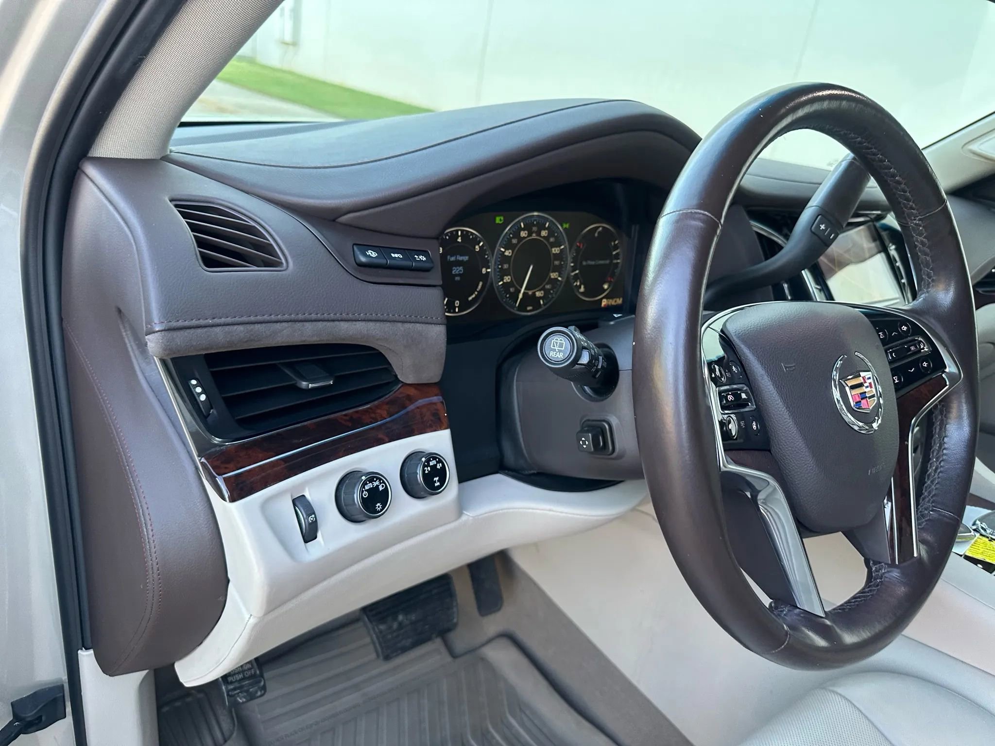 Used 2015 Cadillac Escalade Luxury image 35