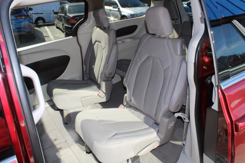 Used 2021 Chrysler Voyager LX image 13