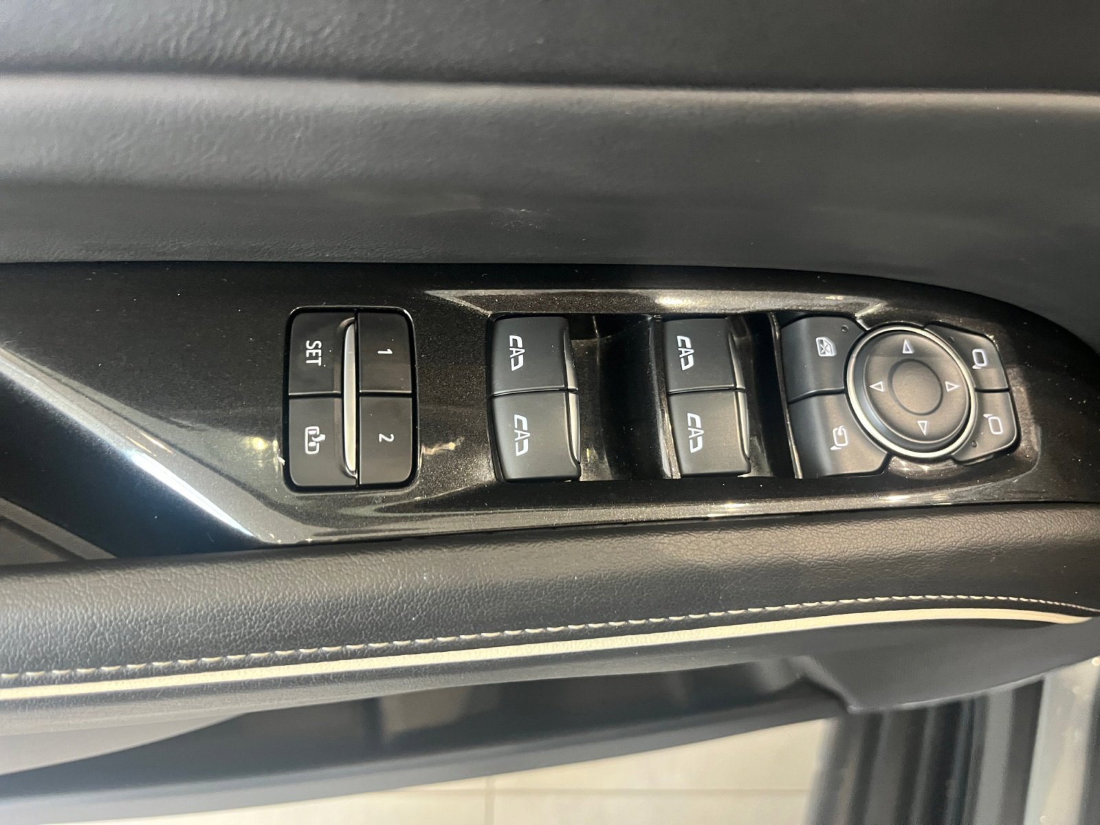 Used 2024 Cadillac Escalade ESV Sport image 13