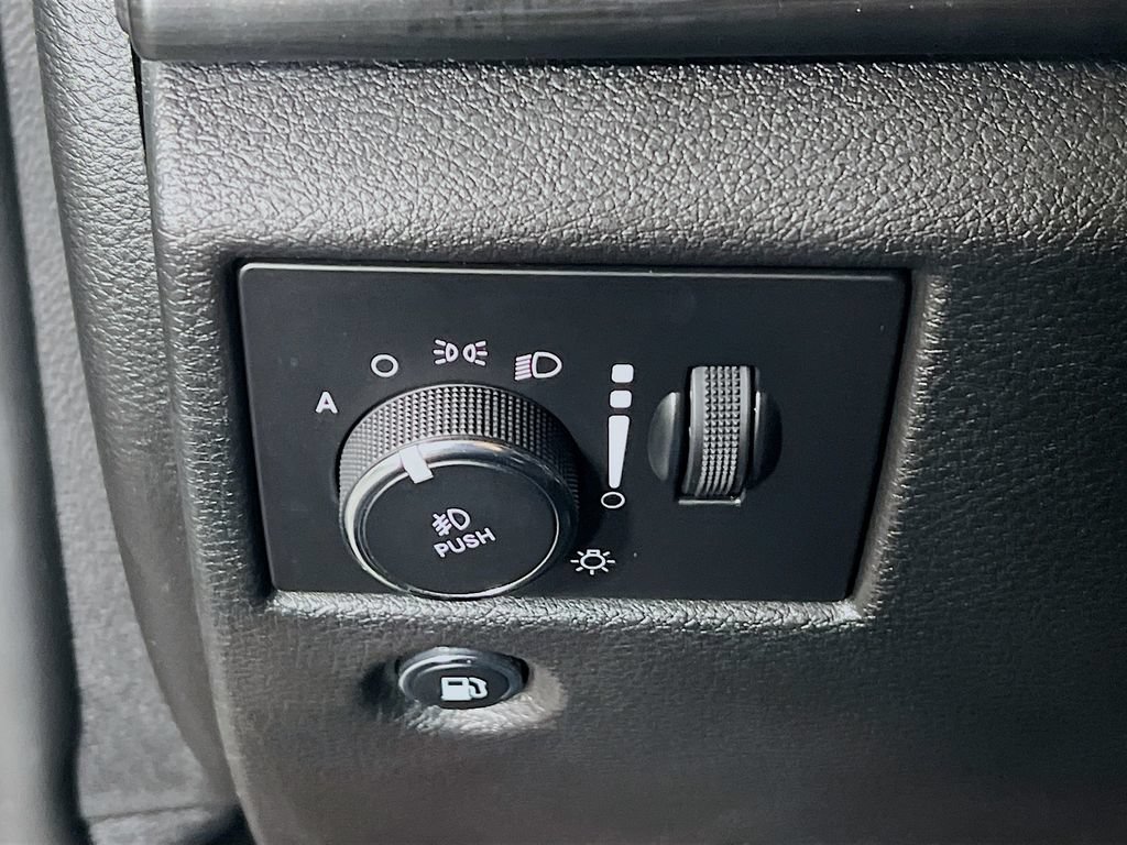 Used 2019 Jeep Grand Cherokee Altitude AWD/4WD image 19