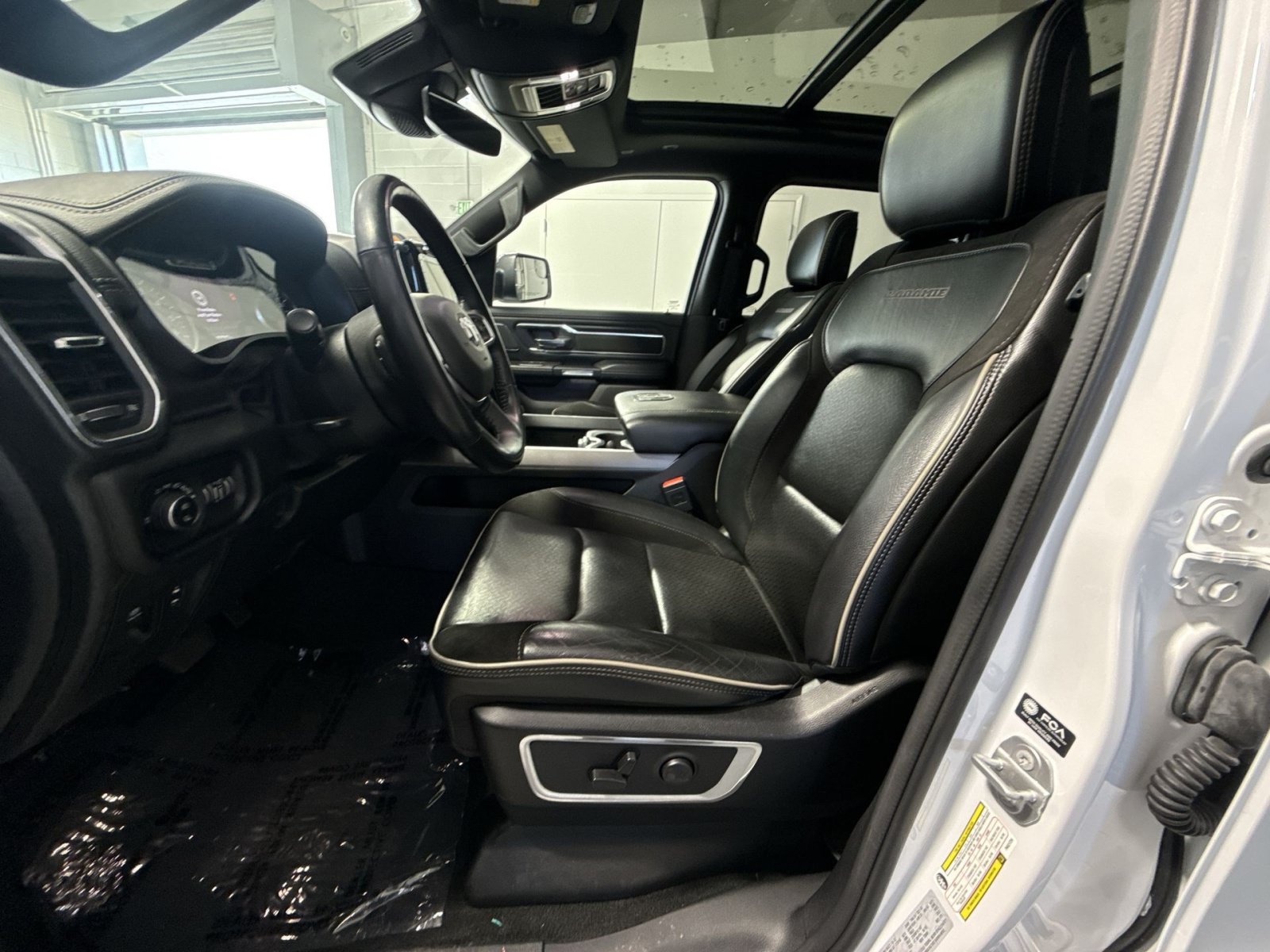 Used 2023 RAM 1500 Laramie AWD/4WD image 14