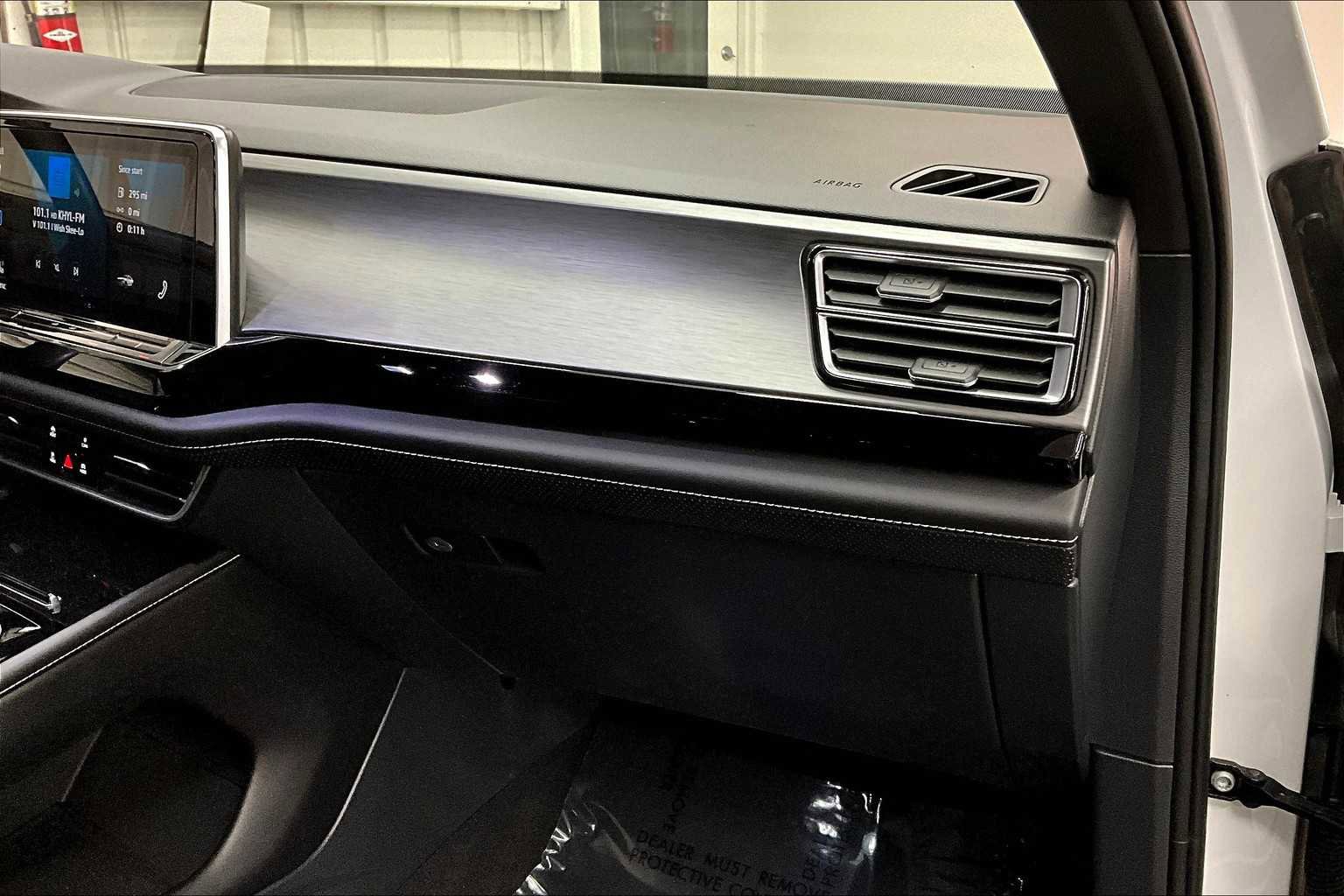 Used 2024 Volkswagen Atlas Cross Sport SE image 19