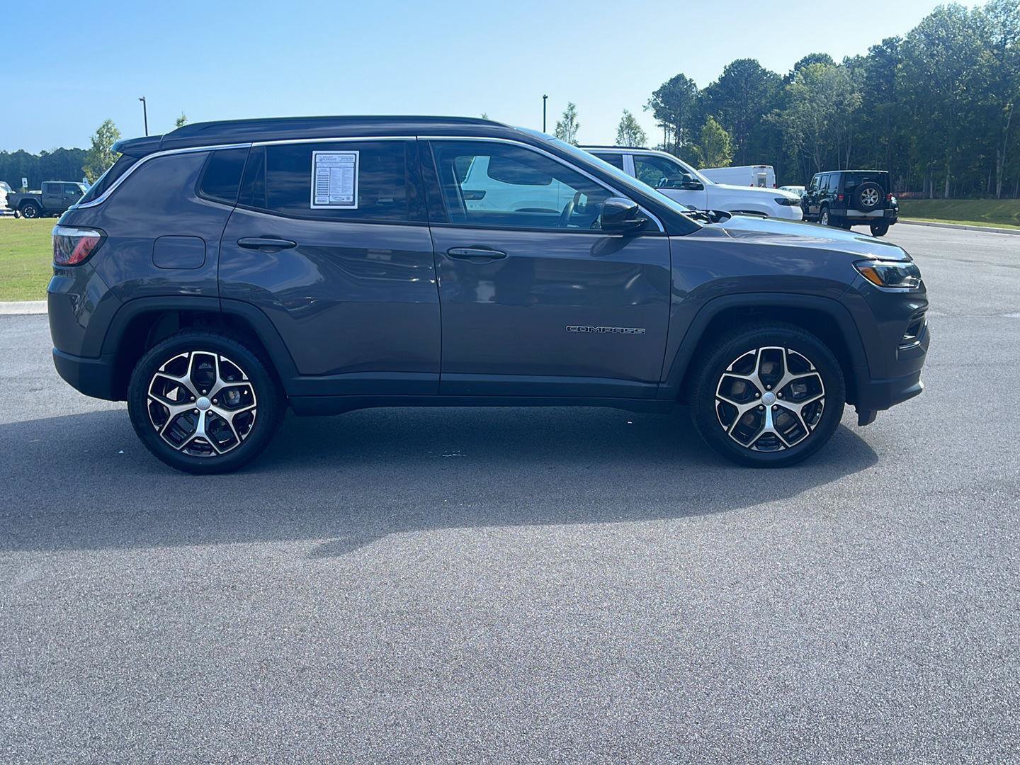 Used 2024 Jeep Compass Limited AWD/4WD image 8