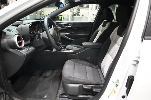 New 2026 Chevrolet Trax RS w/ Sunroof Package FWD image 9