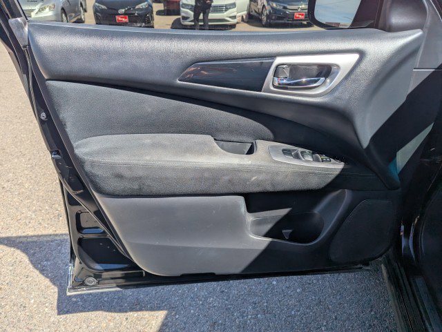 Used 2016 Nissan Pathfinder SV image 9