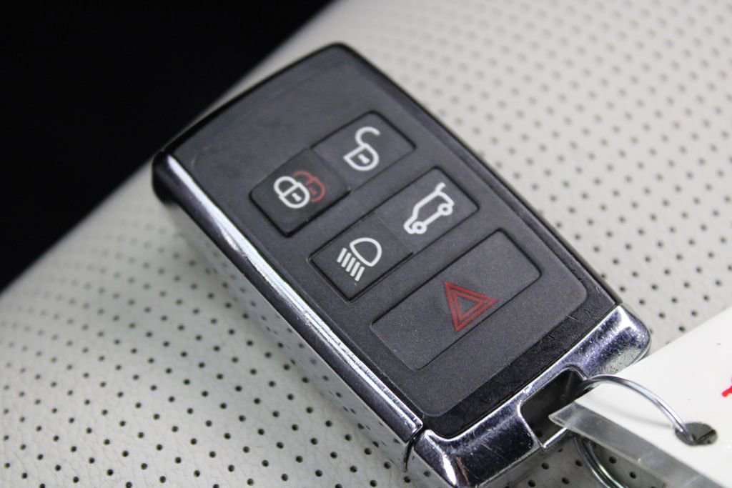 Used 2022 Land Rover Discovery Sport S R-Dynamic image 28