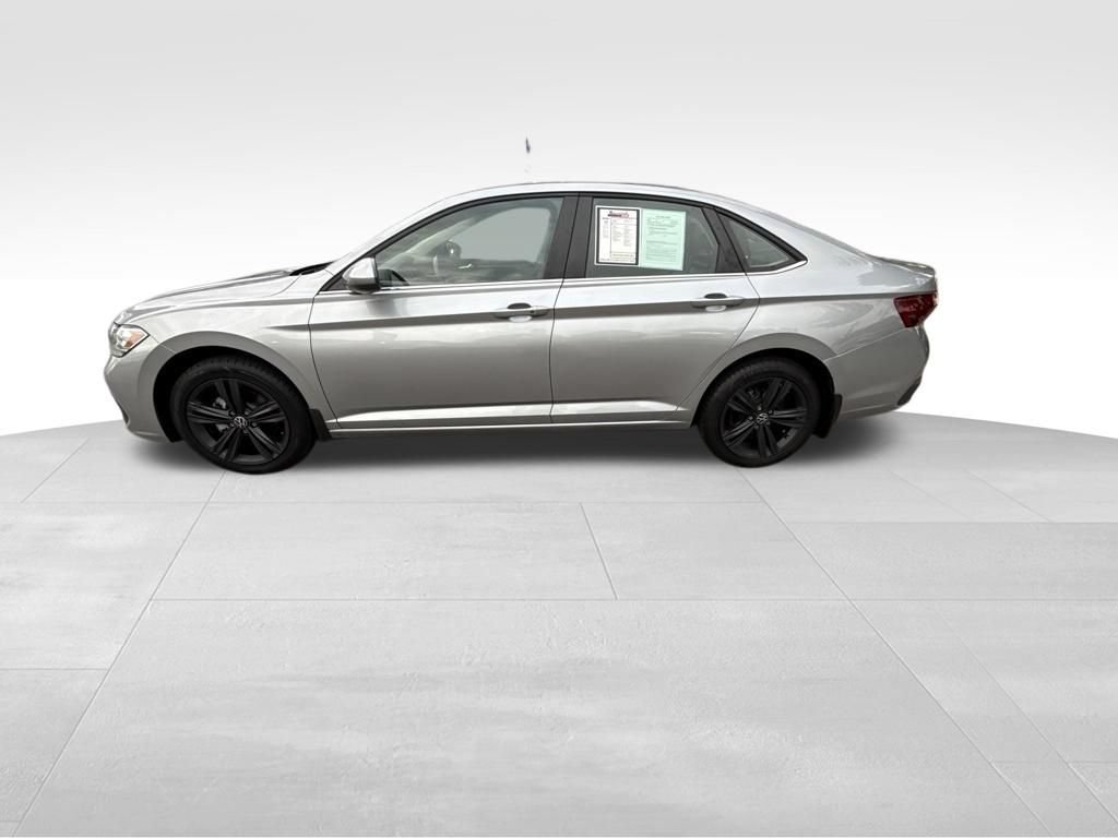 Used 2023 Volkswagen Jetta SE FWD image 2