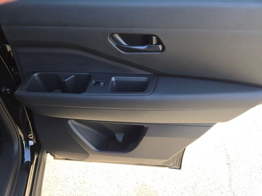 New 2025 Nissan Pathfinder SV w/ Cargo Package image 12