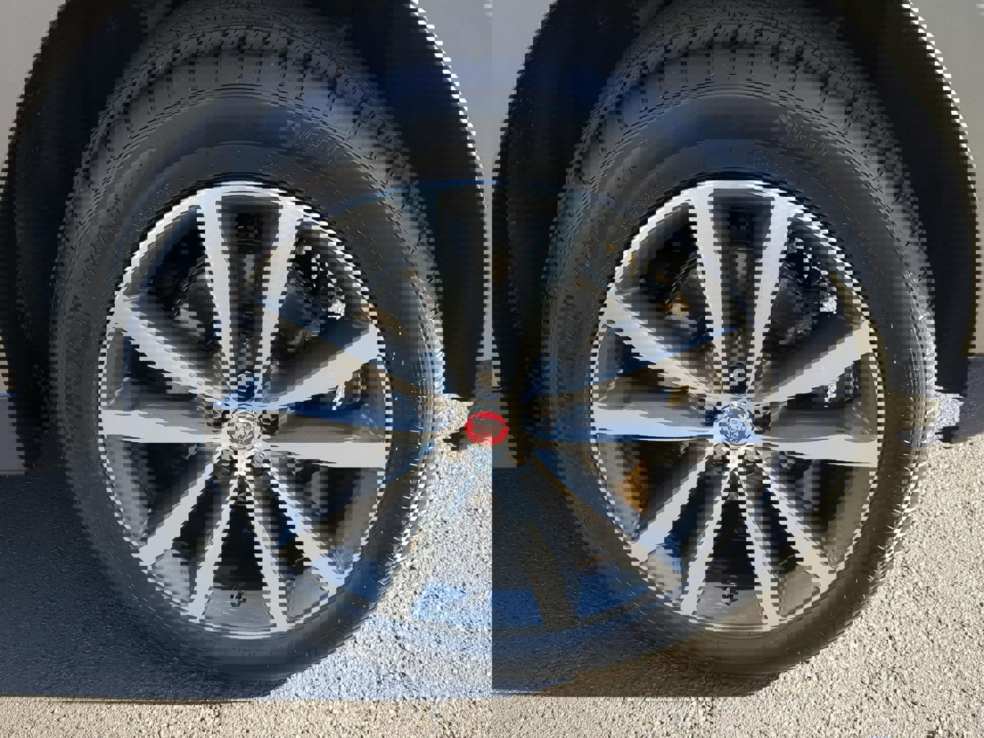 Used 2018 Jaguar F-PACE Prestige image 34