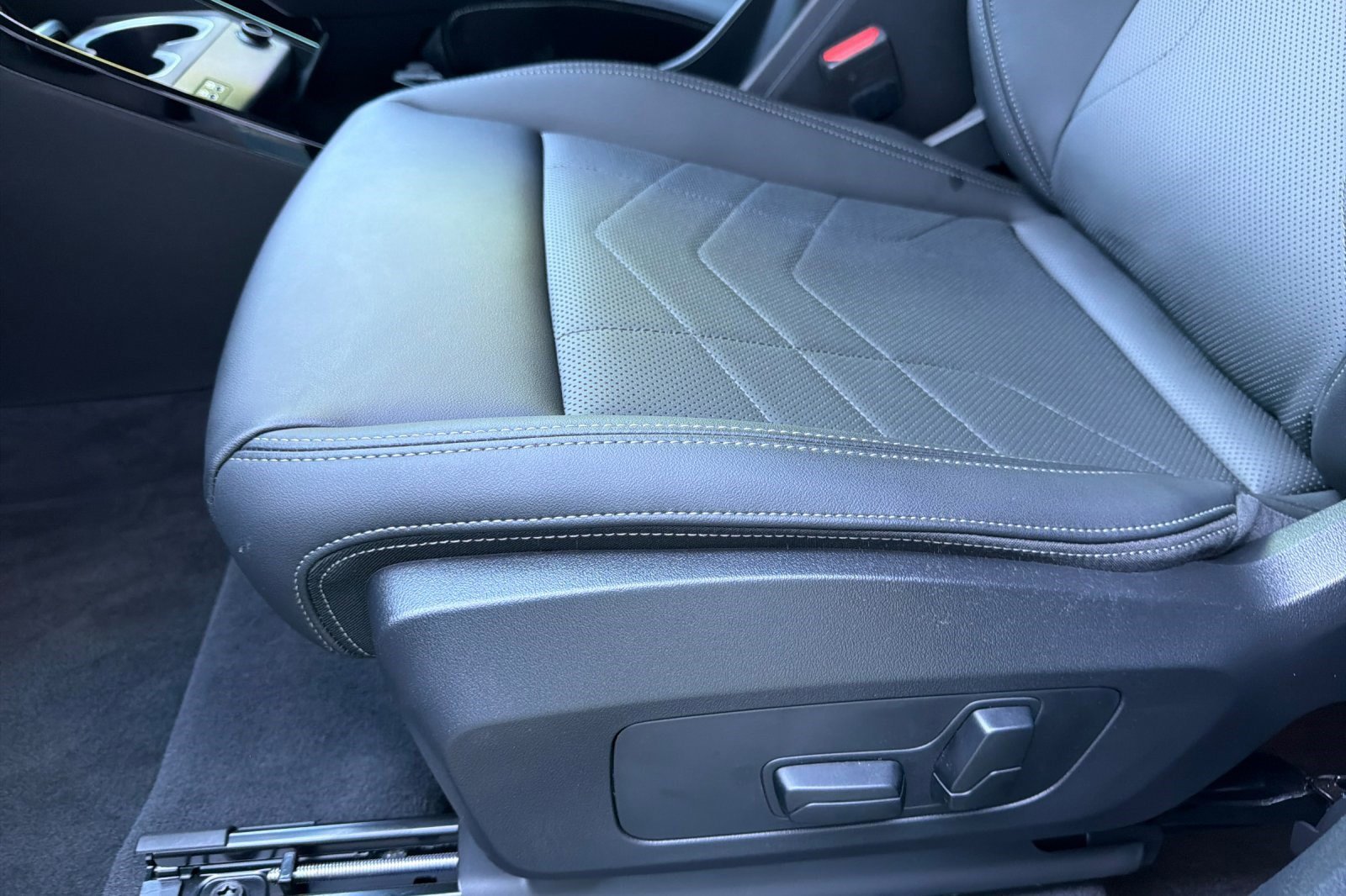 Used 2025 BMW X1 xDrive28i w/ Technology Package image 14