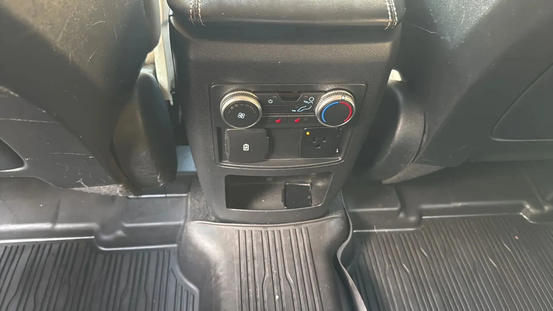 Used 2020 Ford Explorer Limited image 30