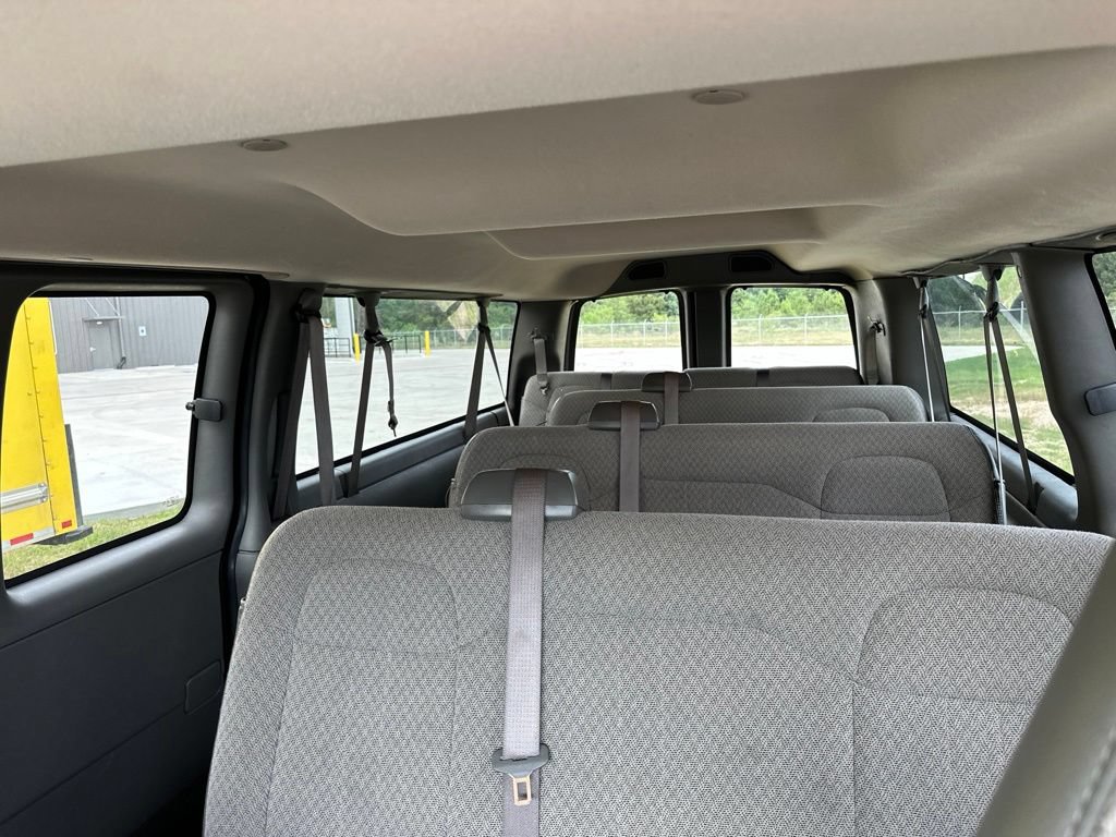 Used 2025 Chevrolet Express 3500 LT w/ LT Preferred Equipment Group RWD image 4