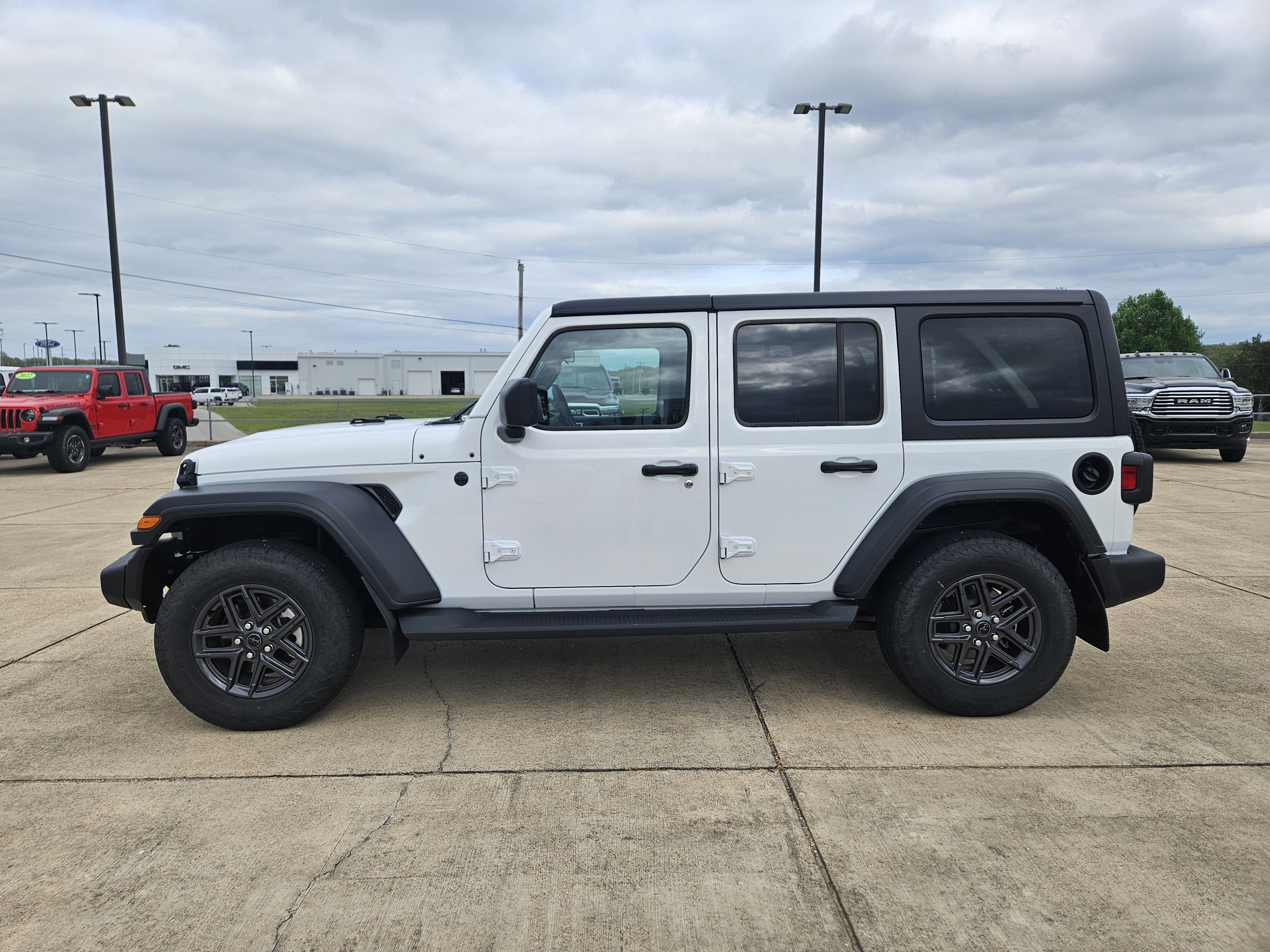 Used 2024 Jeep Wrangler Sport S image 3