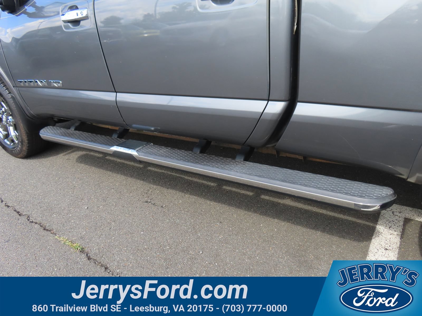 Used 2017 Nissan Titan SL w/ Chrome Package AWD/4WD image 12
