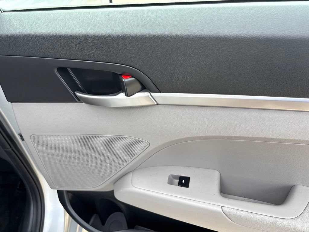 Used 2020 Hyundai Elantra SE FWD image 41