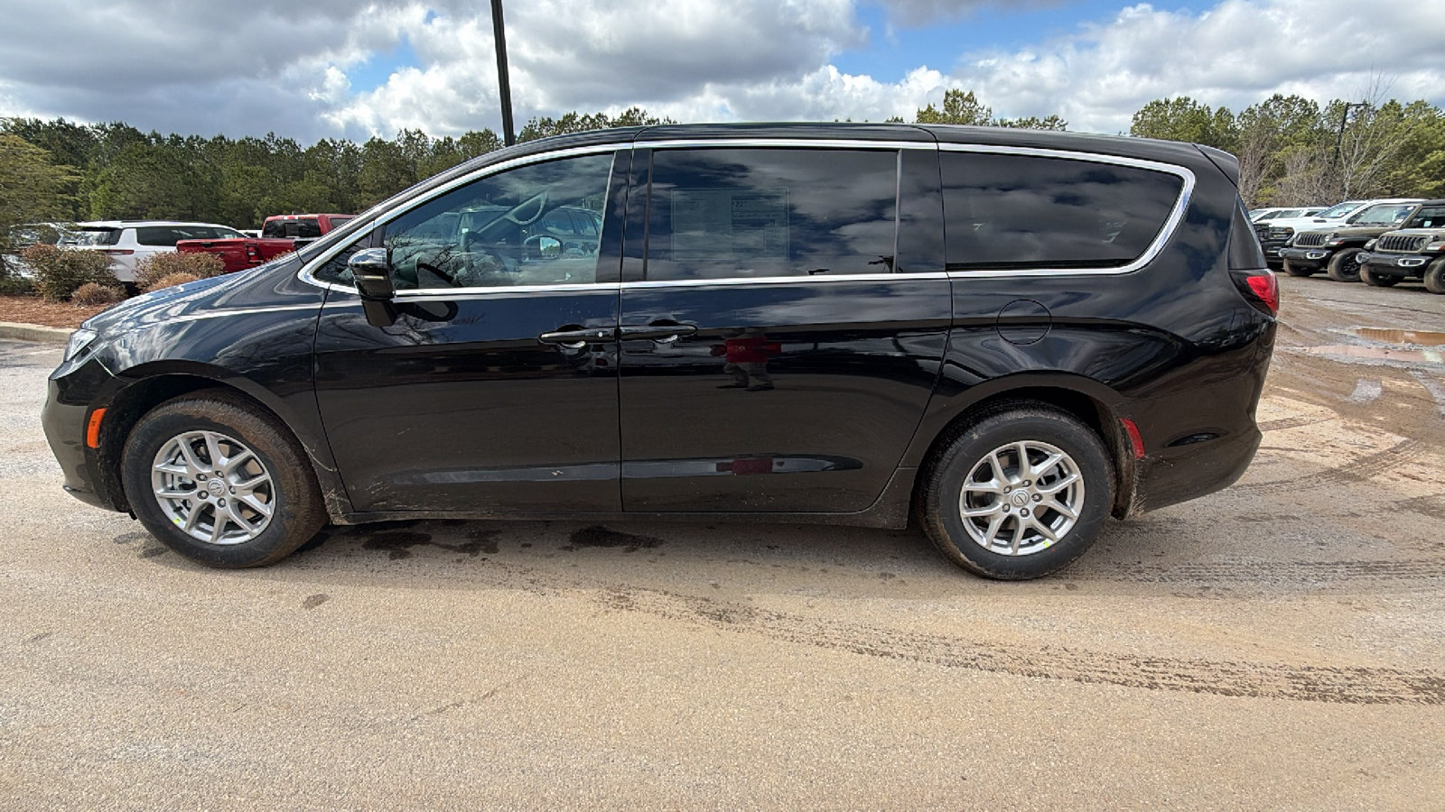 New 2026 Chrysler Pacifica Select FWD image 11