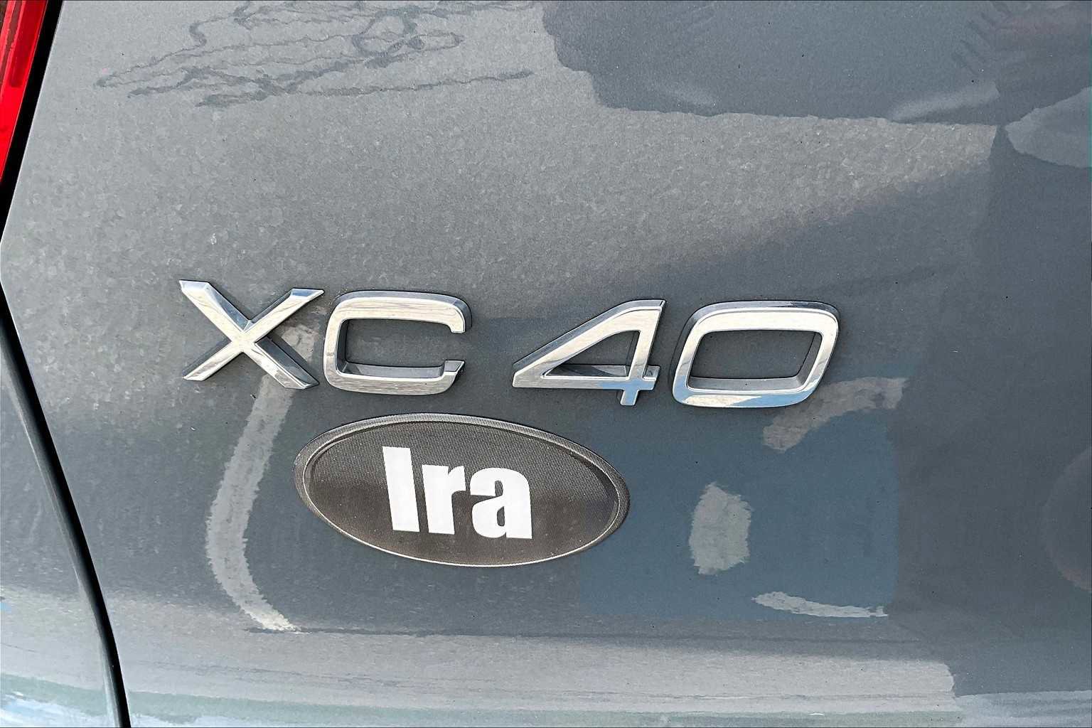 Certified 2022 Volvo XC40 T5 Momentum image 32