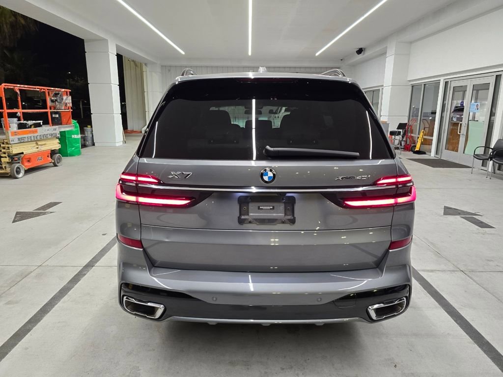 Used 2023 BMW X7 xDrive40i w/ Executive Package image 5
