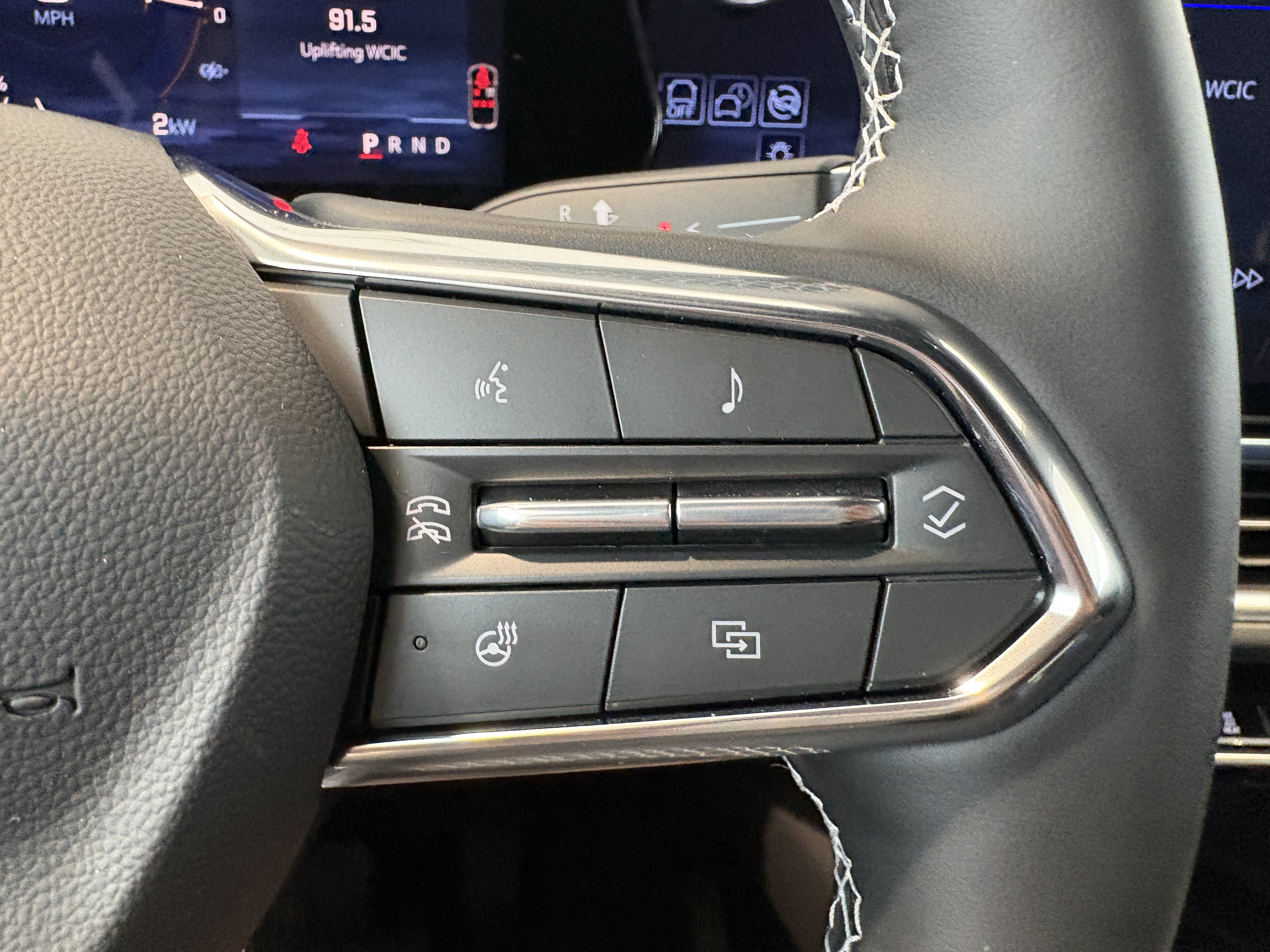 New 2026 Chevrolet Equinox EV LT w/ LPO, Blackout Package AWD/4WD image 16