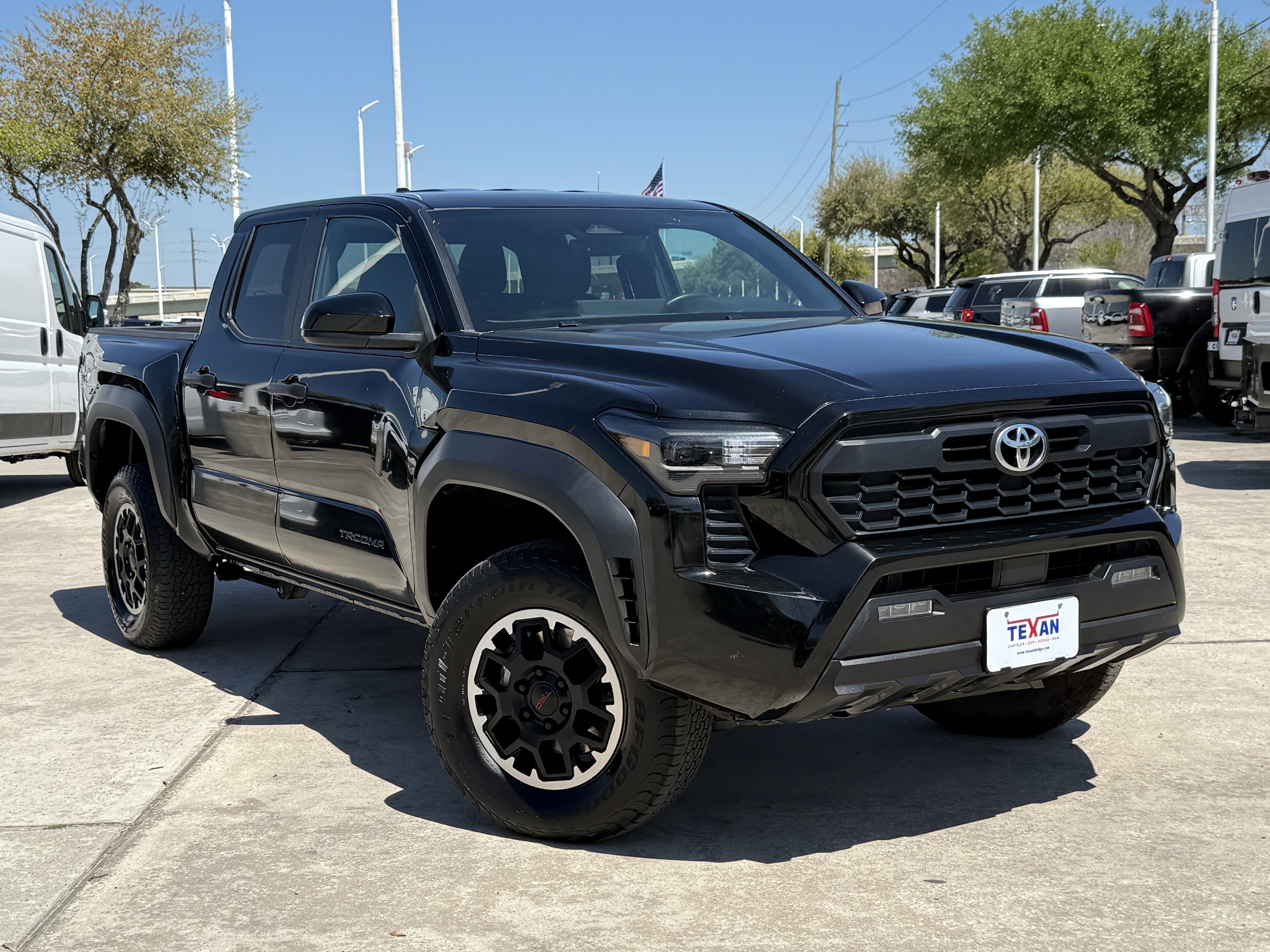 Used 2024 Toyota Tacoma TRD Off-Road image 2