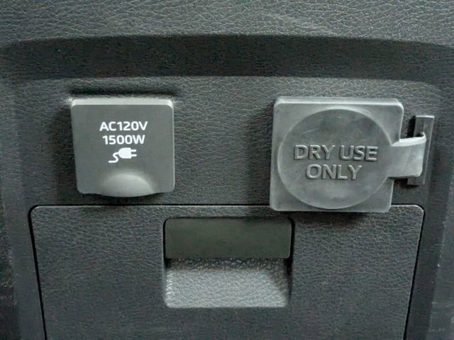 Used 2025 Toyota Sienna Platinum FWD image 22