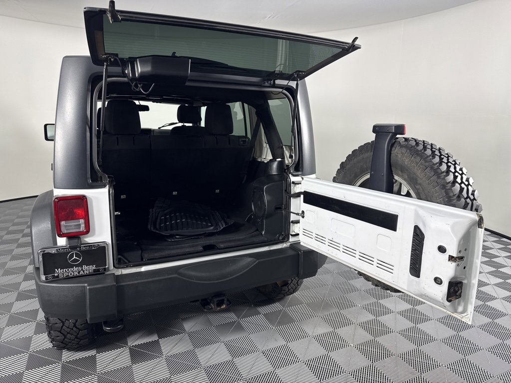 Used 2014 Jeep Wrangler Unlimited Rubicon w/ Max Tow Package image 13