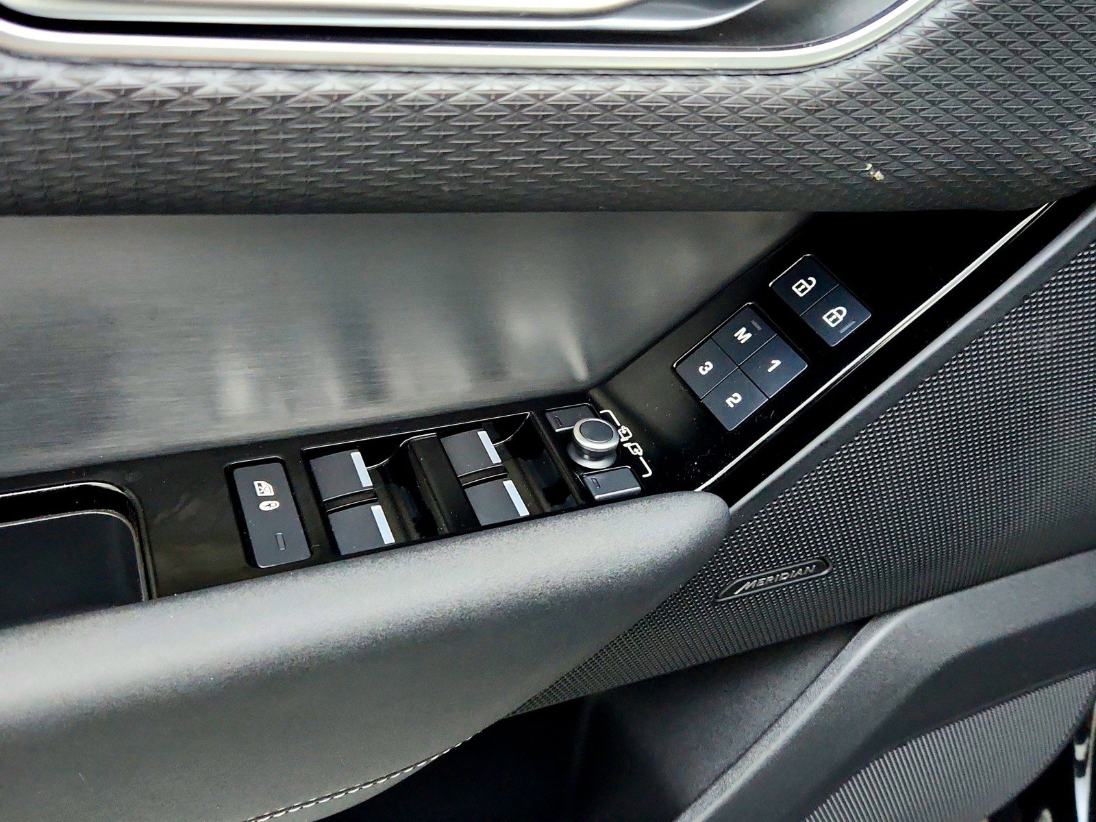 Used 2023 Land Rover Range Rover Velar R-Dynamic S image 20