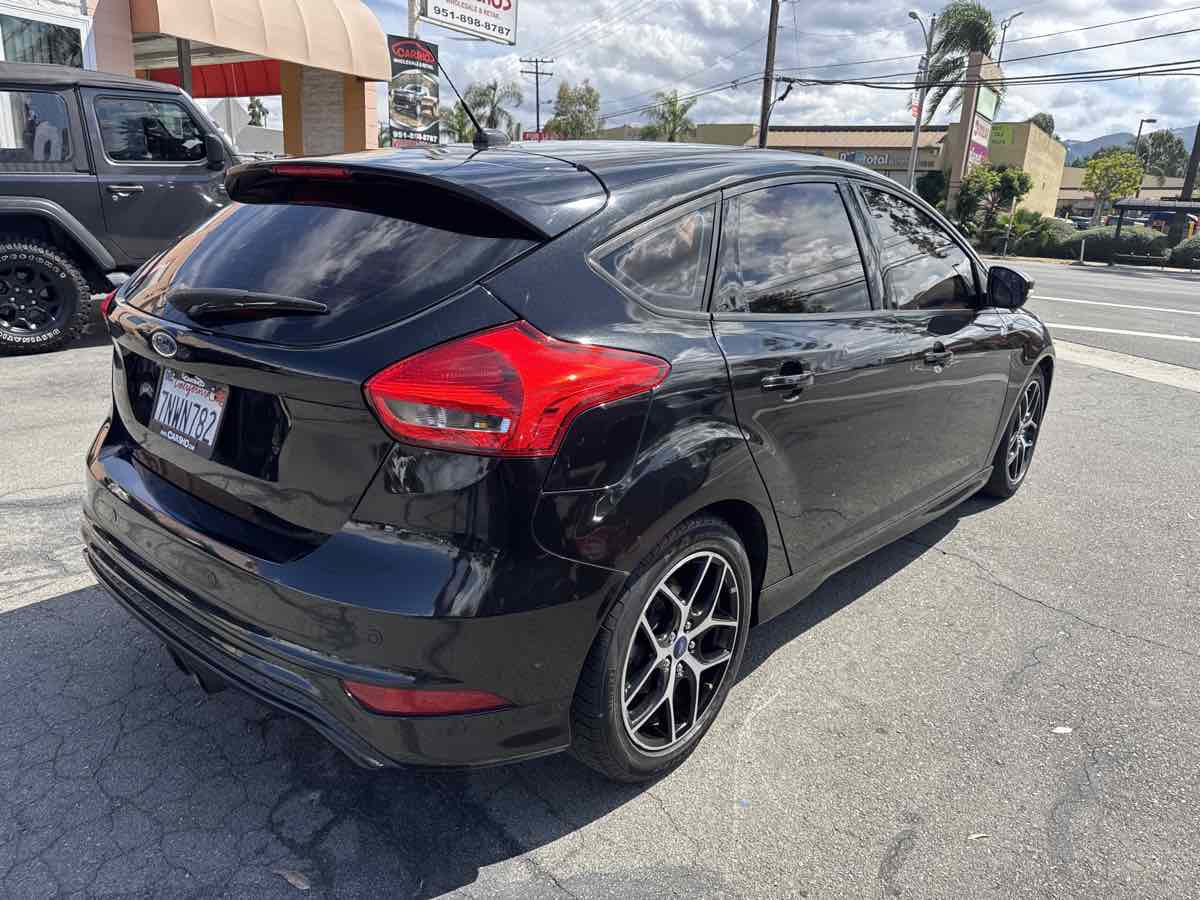 Used 2015 Ford Focus SE w/ SE Sport Package image 6