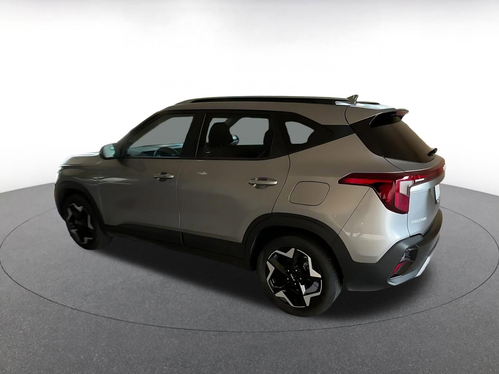 Used 2025 Kia Seltos S FWD image 10