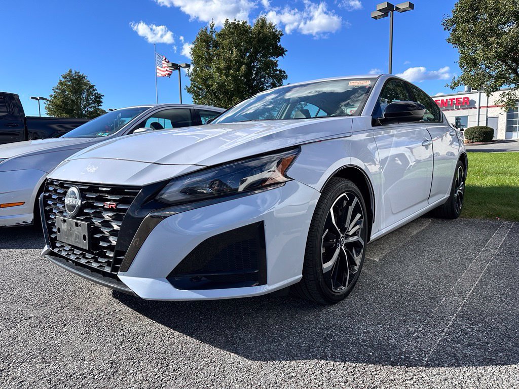Used 2024 Nissan Altima 2.5 SR AWD/4WD image 2