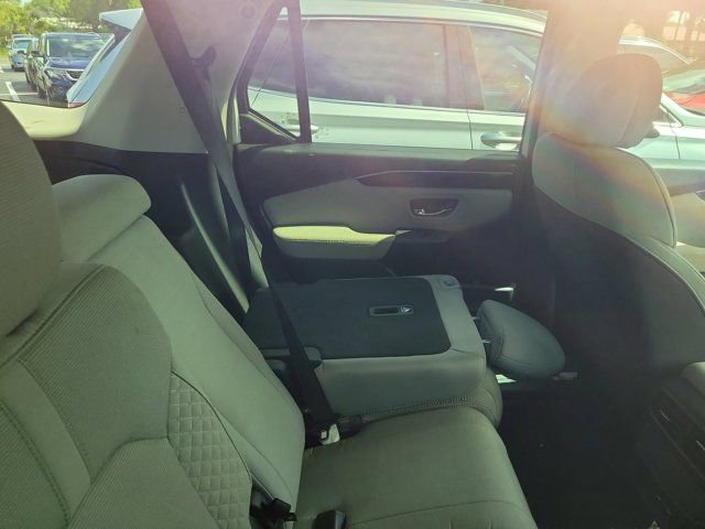 Used 2023 Honda Pilot LX image 4