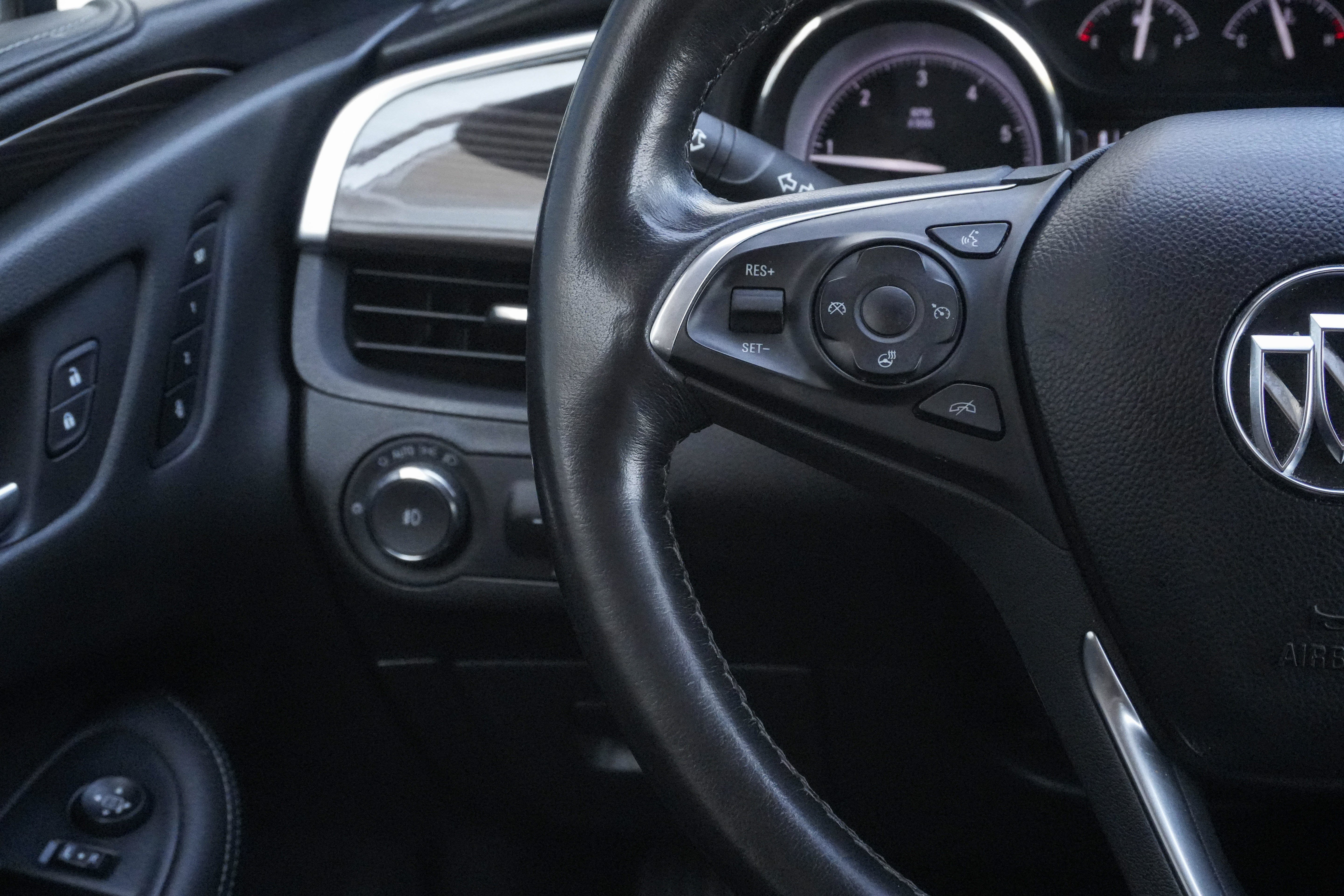 Used 2020 Buick Envision Essence w/ Experience Buick Package FWD image 18