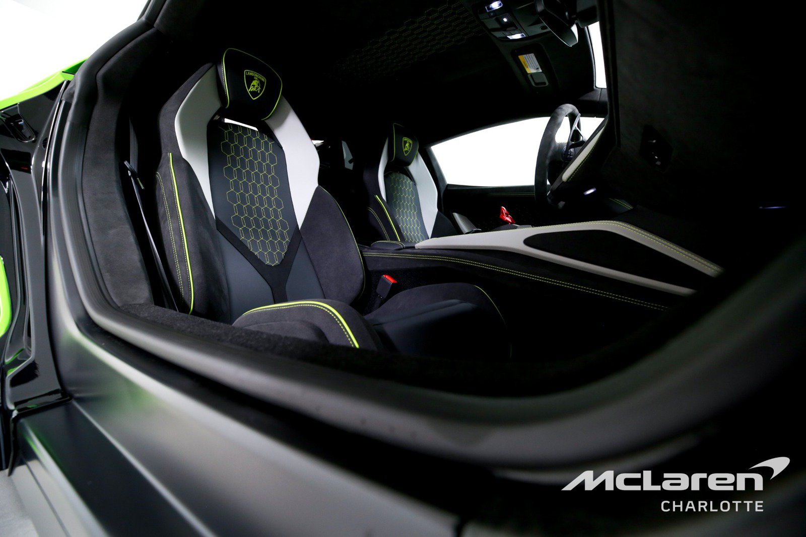 Used 2024 Lamborghini Revuelto AWD/4WD image 18