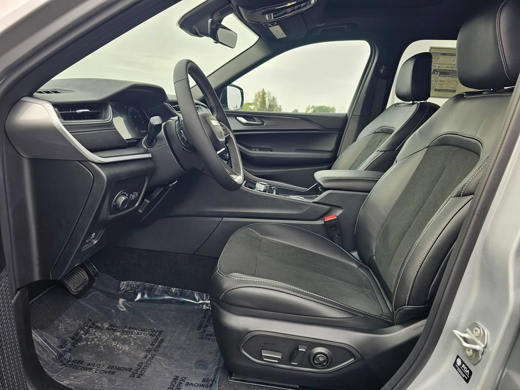 New 2025 Jeep Grand Cherokee L Altitude AWD/4WD image 11