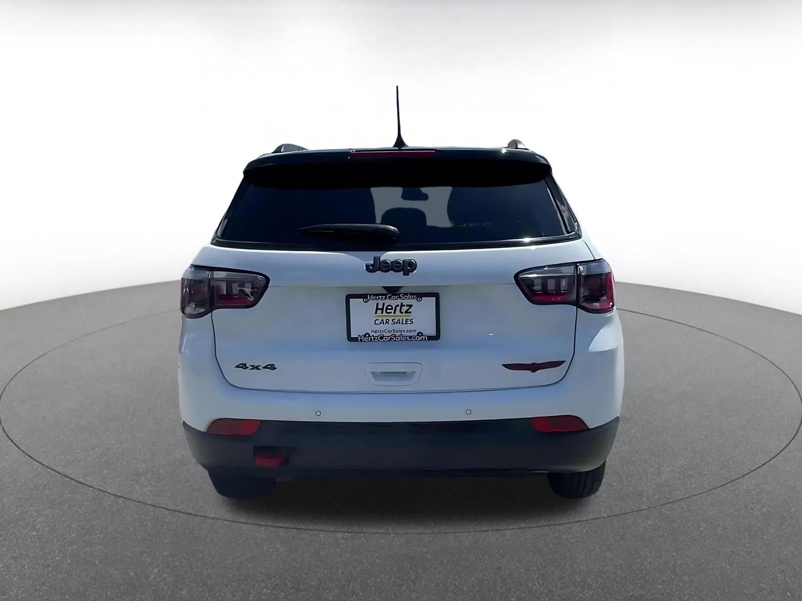 Used 2025 Jeep Compass Trailhawk image 12