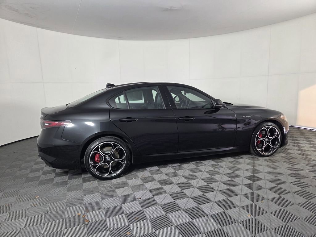 Used 2024 Alfa Romeo Giulia Veloce image 6