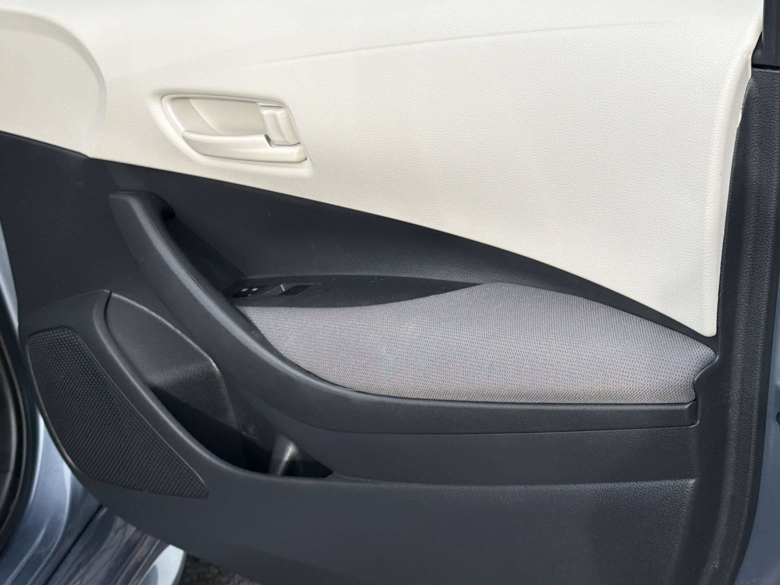 Used 2025 Toyota Corolla LE FWD image 22